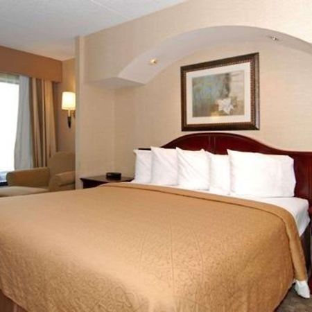 Quality Inn & Suites Bensalem Room photo